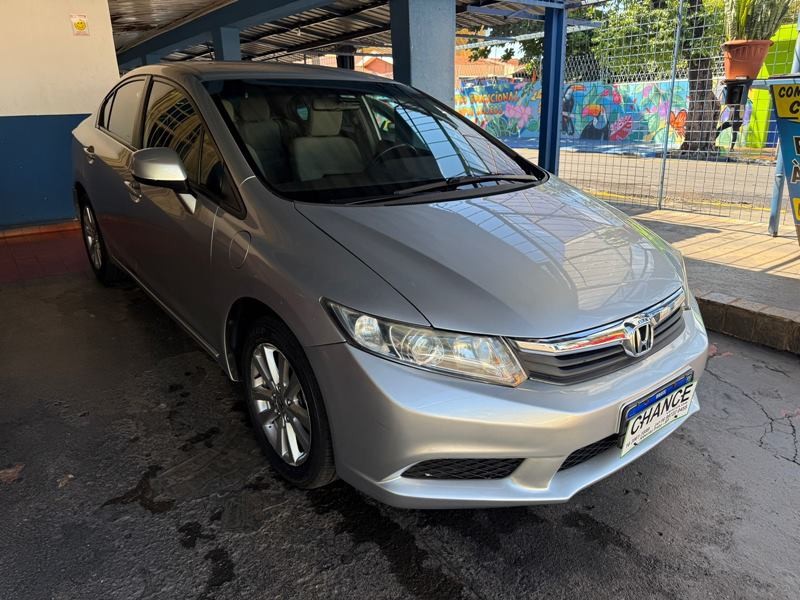 Ve�culo: Honda - Civic - LXS 1.8 Aut. 4P.  em Ribeir�o Preto