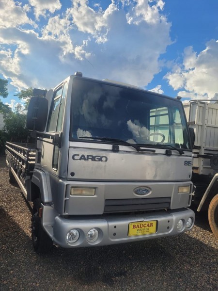 Ve�culo: Ford - Cargo - 815 2P.  em Ribeir�o Preto