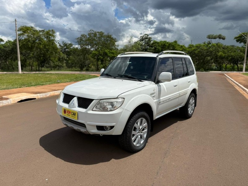 Ve�culo: Mitsubishi - Pajero - TR4 FLEX 4X4 AUTOMATICO em Sert�ozinho