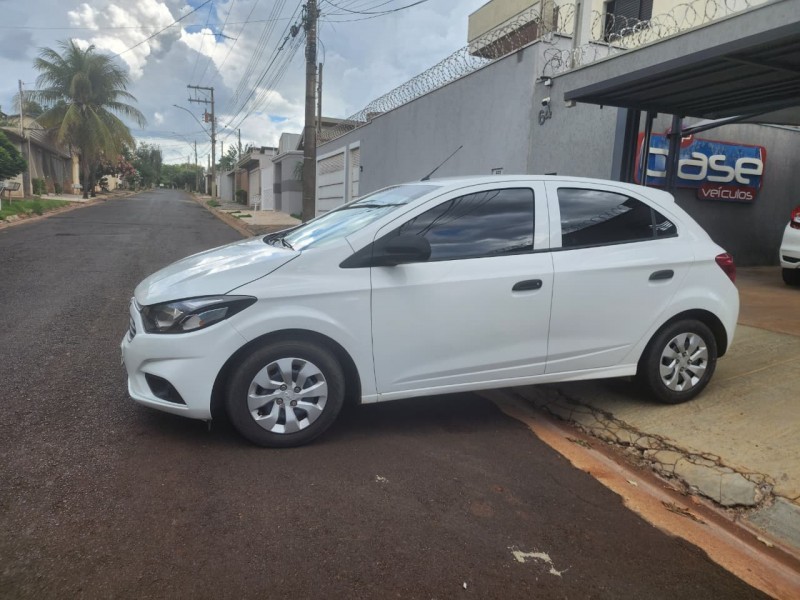 Ve�culo: Chevrolet (GM) - Onix - Joy 1.0 Flex em Ribeir�o Preto