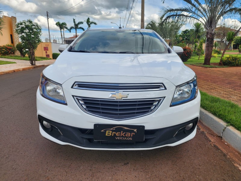 Ve�culo: Chevrolet (GM) - Onix - LTZ em Sert�ozinho