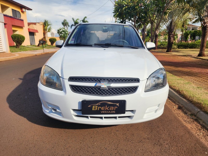 Ve�culo: Chevrolet (GM) - Celta - 1.0 em Sert�ozinho