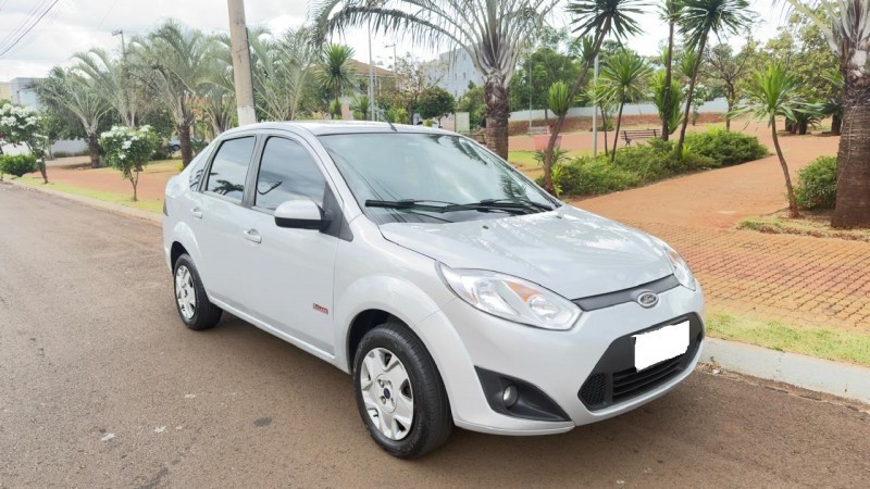 Ve�culo: Ford - Fiesta Sedan - 1.6 em Sert�ozinho
