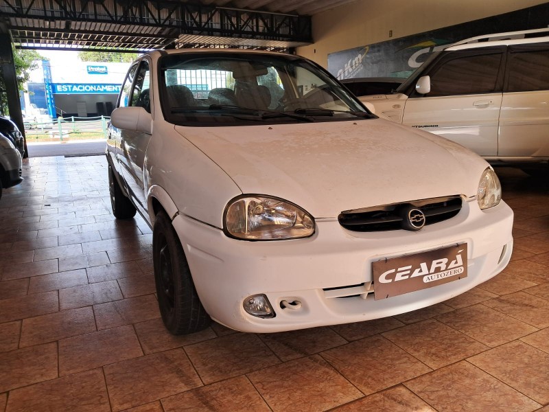 Ve�culo: Chevrolet (GM) - Corsa Sedan - SPIRIT 1.0 em Sert�ozinho