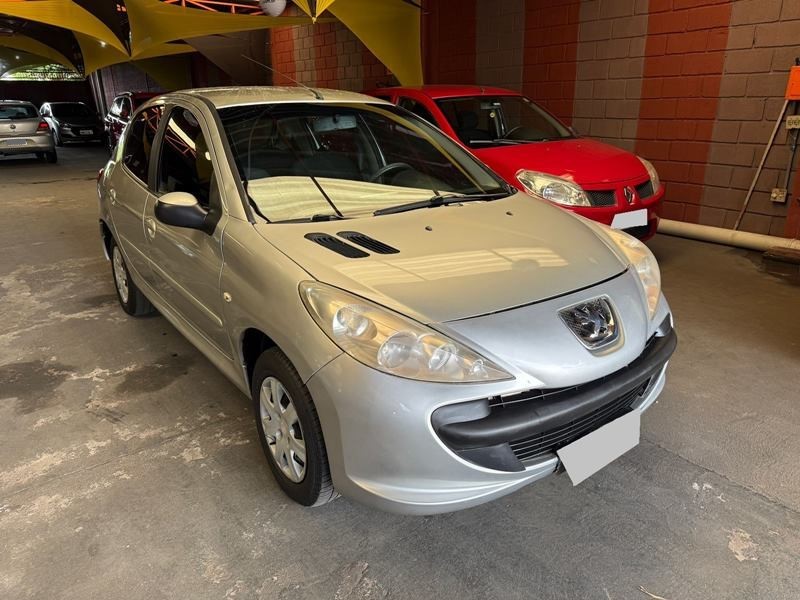 Ve�culo: Peugeot - 207 - 1.4 XR 4P.  em Ribeir�o Preto