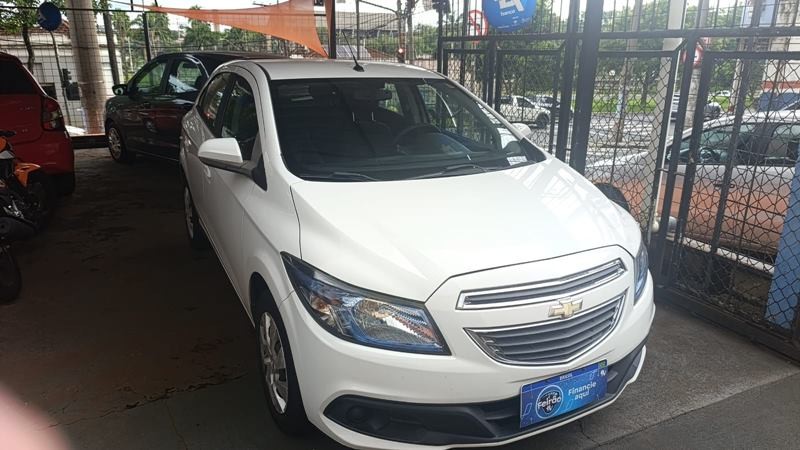 Ve�culo: Chevrolet (GM) - Onix - LT 1.4 4P.  em Ribeir�o Preto