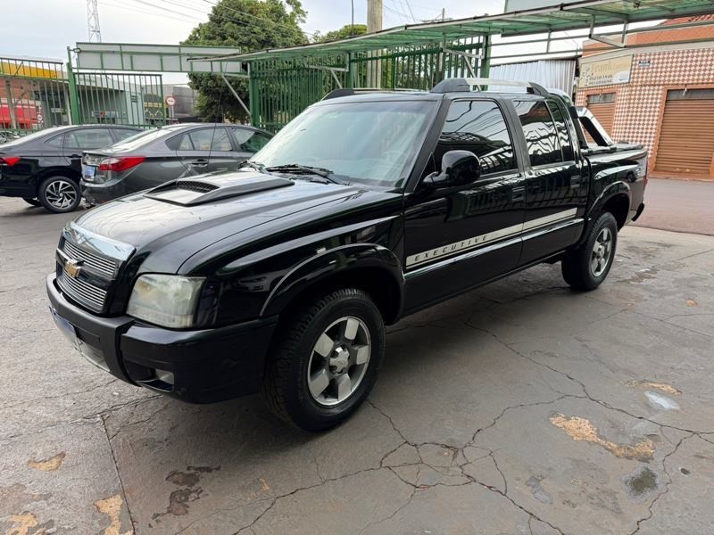 Ve�culo: Chevrolet (GM) - S-10 - Exclusiva 4P. em Cravinhos