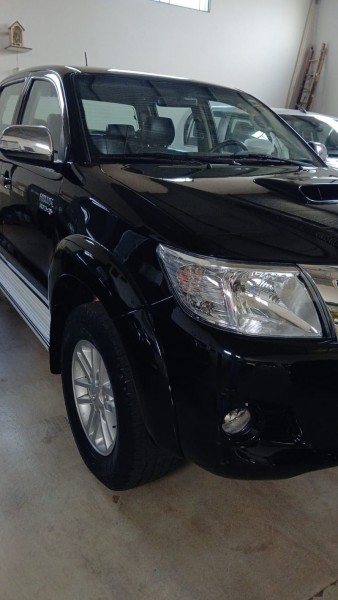 Ve�culo: Toyota - Hilux - SRV 4X4 CD 4P.  em Sales Oliveira