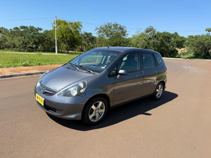 Ve�culo: Honda - Fit - LX 1.4 FLEX COMPLETO em Sert�ozinho