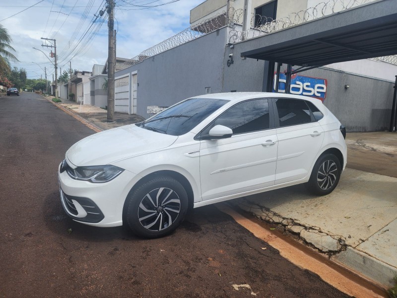 Ve�culo: Volkswagen - Polo Hatch - HighLine TSI 1.0 Flex em Ribeir�o Preto