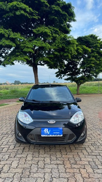 Ve�culo: Ford - Fiesta Hatch - 1.0 Se  em Ribeir�o Preto