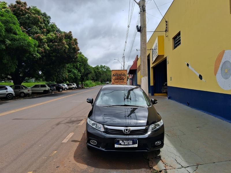 Ve�culo: Honda - Civic - LXL 1.8 Aut. 4P.  em Orl�ndia