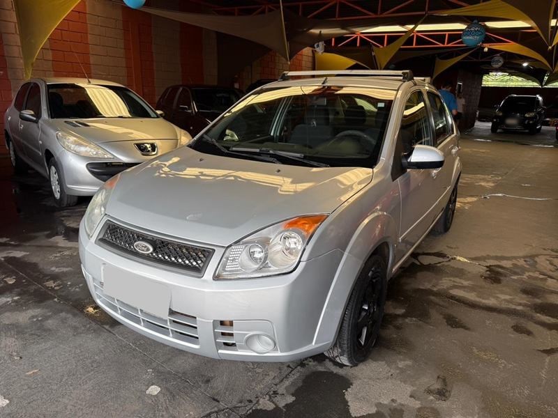 Ve�culo: Ford - Fiesta Sedan - 1.6 4P. em Ribeir�o Preto