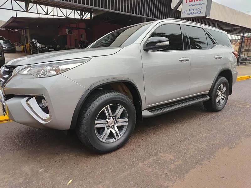 Ve�culo: Toyota - Hilux - SW4 SR 2.7 Aut. 5L 4P. em Orl�ndia