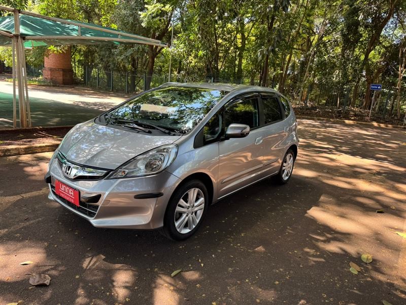 Ve�culo: Honda - Fit - 1.5 EX 4P.  em Ribeir�o Preto