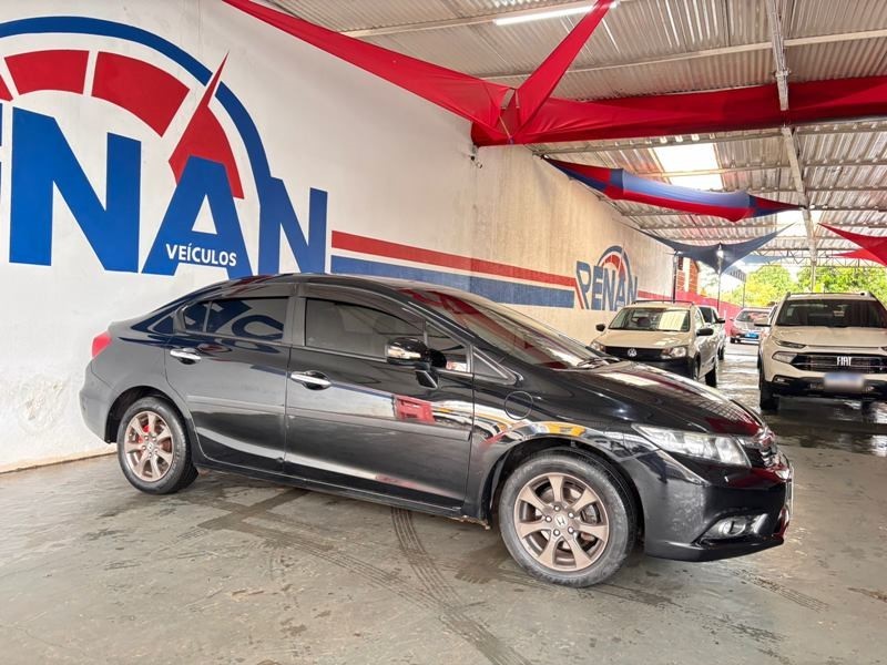 Ve�culo: Honda - Civic - Sedan EXS 1.8 16V Aut. 4P.  em Cravinhos