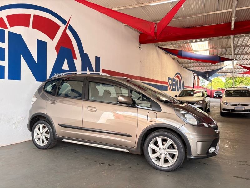 Ve�culo: Honda - Fit - Twist 1.6 16V Aut. 4P.  em Cravinhos