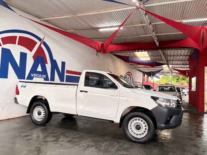 Ve�culo: Toyota - Hilux - CS 4X4 2.8 Turbo TDI Mec. 4P.  em Cravinhos