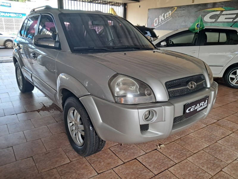 Ve�culo: Hyundai - Tucson - GL 2.0 em Sert�ozinho