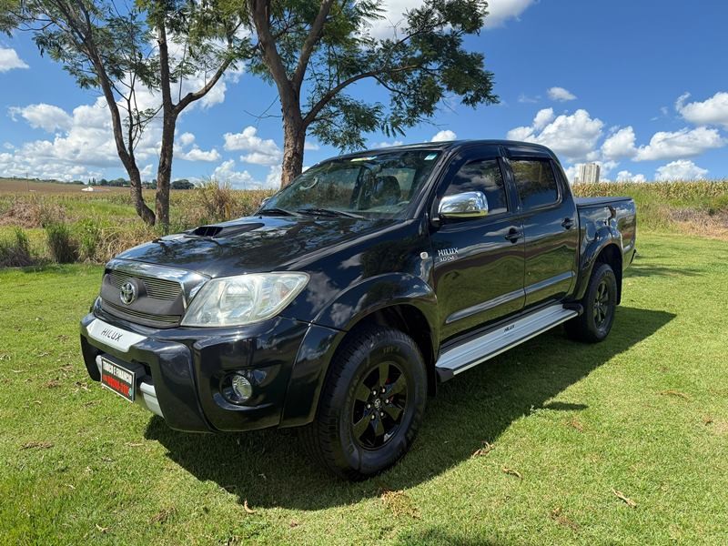 Ve�culo: Toyota - Hilux - 3.0 4X4 4P. em Ribeir�o Preto