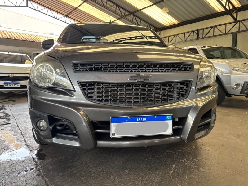 Ve�culo: Chevrolet (GM) - Montana - Sport 1.4 em Sert�ozinho