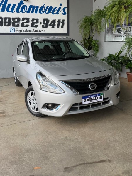 Ve�culo: Nissan - Versa - 1.6 SV 4P.  em Ribeir�o Preto