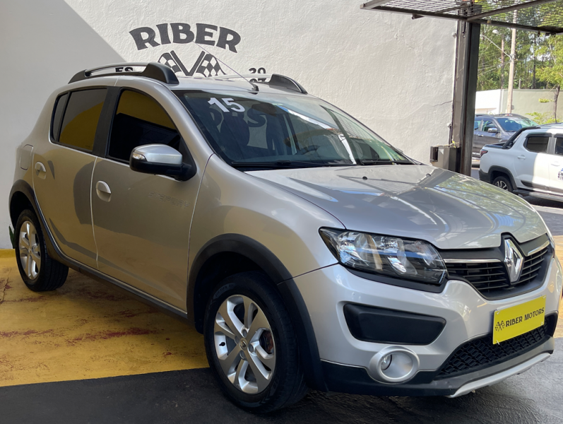 Ve�culo: Renault - Sandero - Stepway 1.6 8V Flex em Ribeir�o Preto