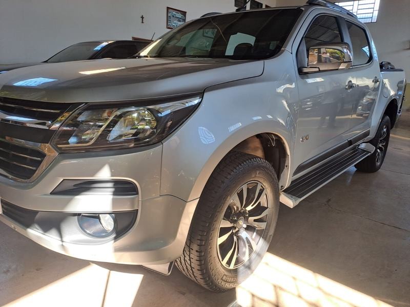 Ve�culo: Chevrolet (GM) - S-10 - LTZ 4X2 Aut. 4P.   em Sales Oliveira