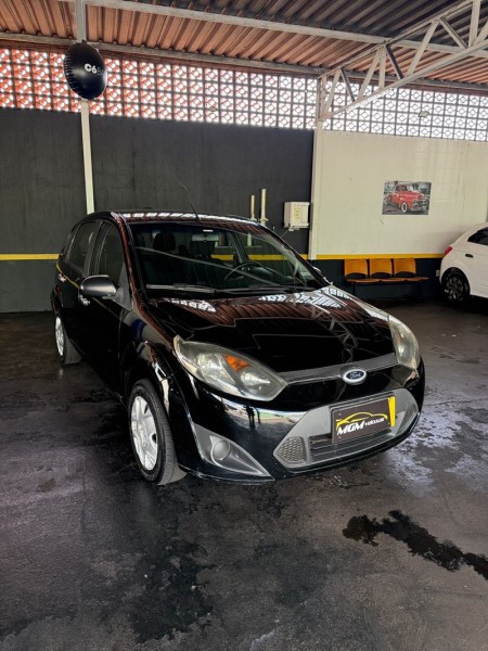Ve�culo: Ford - Fiesta Hatch - 1.0 4P.  em Ribeir�o Preto