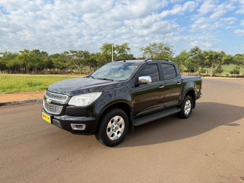Ve�culo: Chevrolet (GM) - S-10 - LTZ FLEX COMPLETO em Sert�ozinho