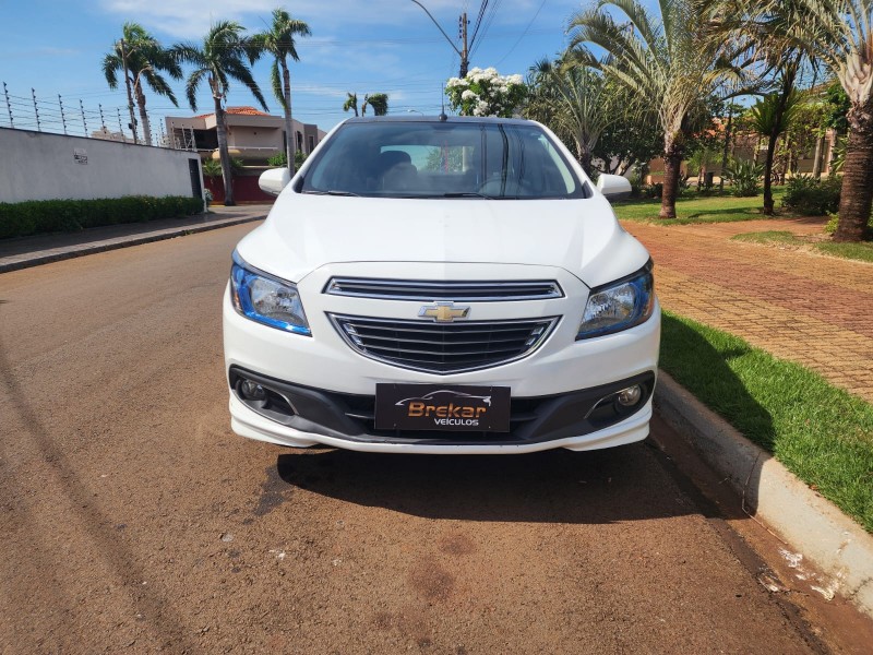 Ve�culo: Chevrolet (GM) - Prisma - LTZ  em Sert�ozinho