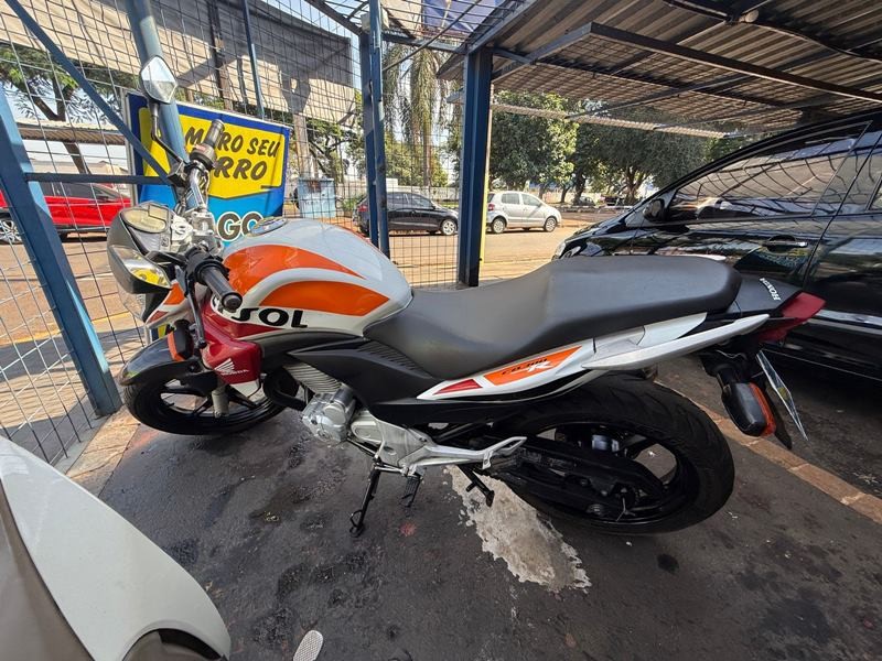 Ve�culo: Honda - CB - 300R em Ribeir�o Preto