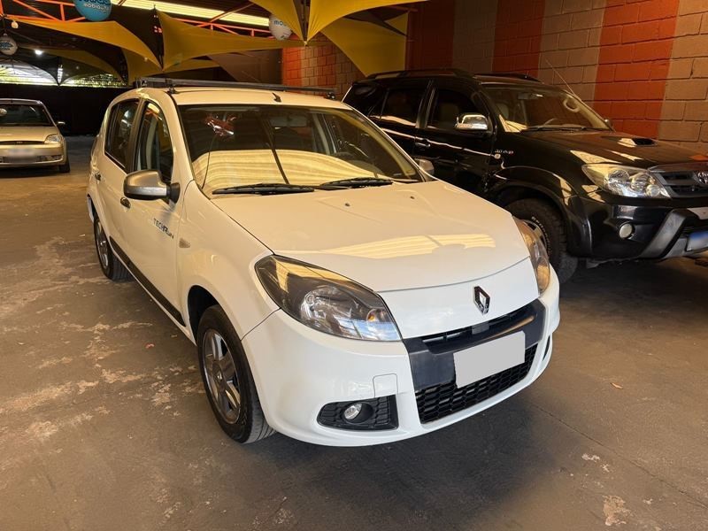 Ve�culo: Renault - Sandero - Expression 1.0 16V 4P.  em Ribeir�o Preto