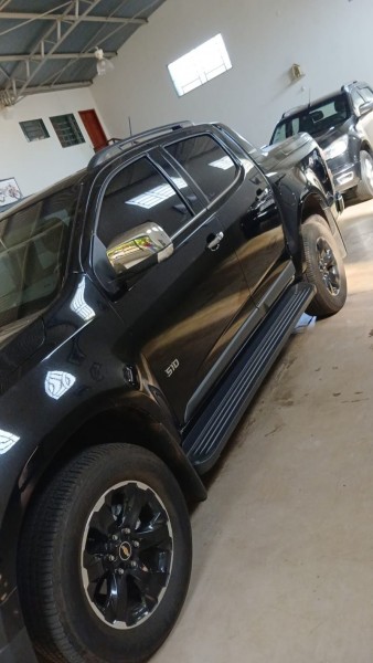 Ve�culo: Chevrolet (GM) - S-10 - High Country 2.8 4X4 Aut. 4P. em Sales Oliveira