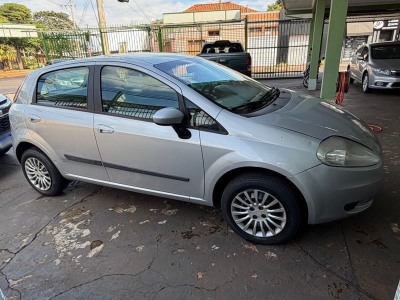 Ve�culo: Fiat - Punto - 1.4 4P.  em Cravinhos