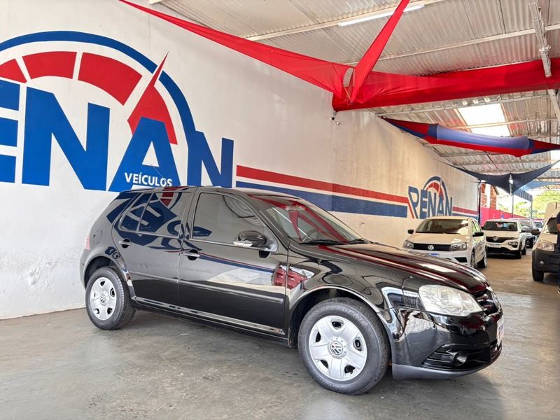 Ve�culo: Volkswagen - Golf - 1.6 MI Total Flex 8V 4P.  em Cravinhos