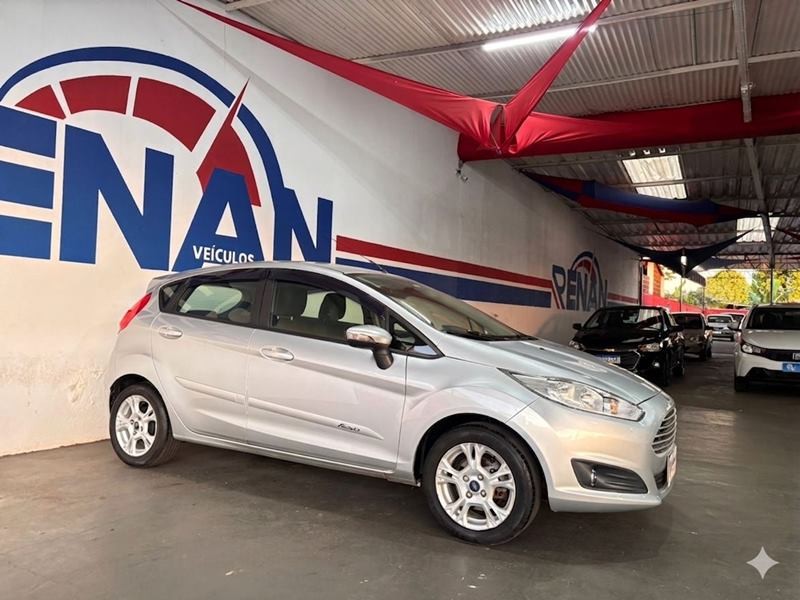 Ve�culo: Ford - Fiesta Hatch - SE 1.6 16V Aut. 4P.  em Cravinhos