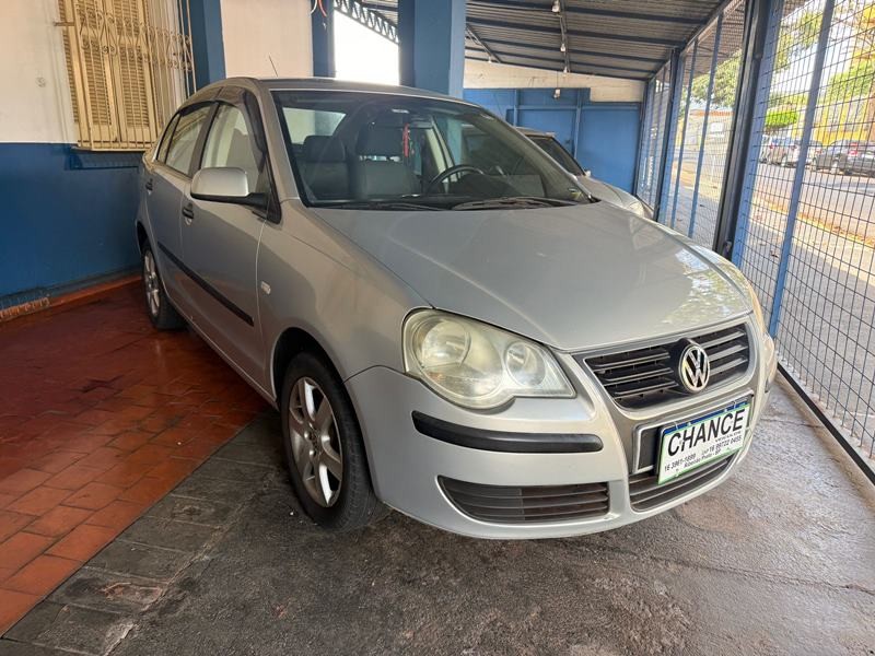 Ve�culo: Volkswagen - Polo Sedan - 4P.  em Ribeir�o Preto
