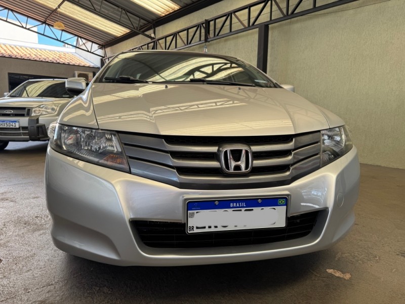Ve�culo: Honda - City - LX em Sert�ozinho