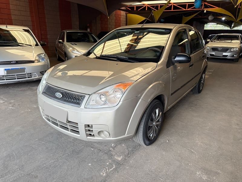 Ve�culo: Ford - Fiesta Hatch - 1.0 4P. em Ribeir�o Preto