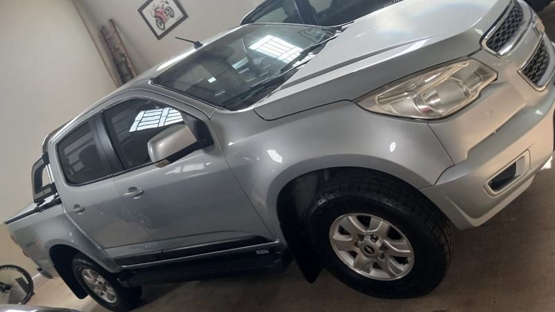 Ve�culo: Chevrolet (GM) - S-10 - LT 2.4 CD 4P.  em Sales Oliveira
