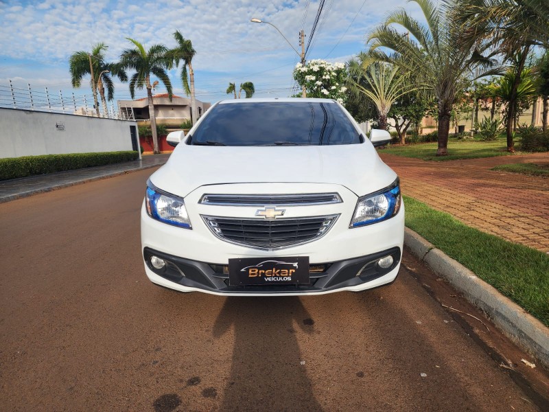Ve�culo: Chevrolet (GM) - Prisma - LT 1.0 em Sert�ozinho