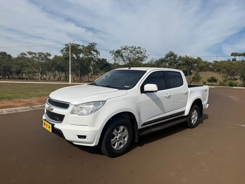 Ve�culo: Chevrolet (GM) - S-10 - LT DIESEL 4X4 MANUAL em Sert�ozinho
