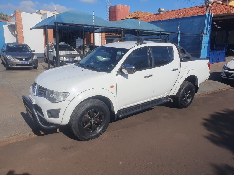 Ve�culo: Mitsubishi - L-200 - Triton 3.5 V6 Flex Autom�tico em Ribeir�o Preto