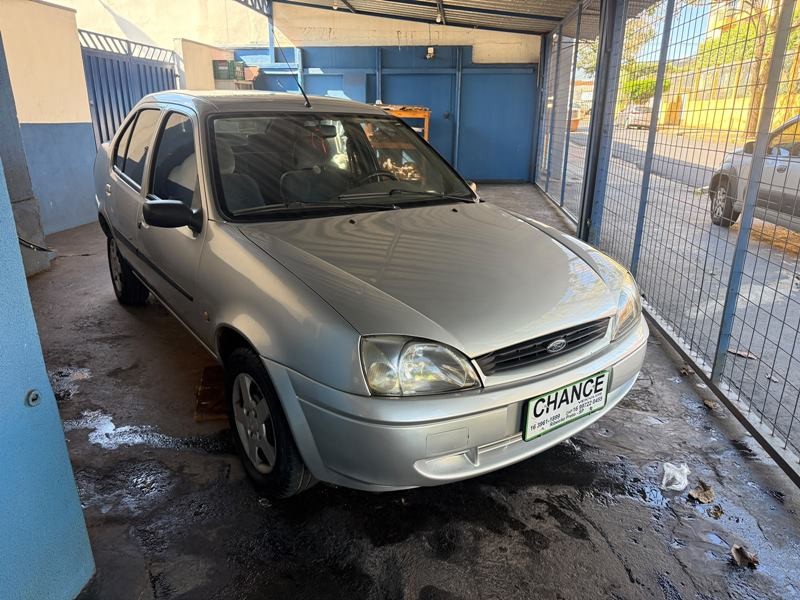 Ve�culo: Ford - Fiesta Sedan - Street 1.0 Zetec 4P.   em Ribeir�o Preto