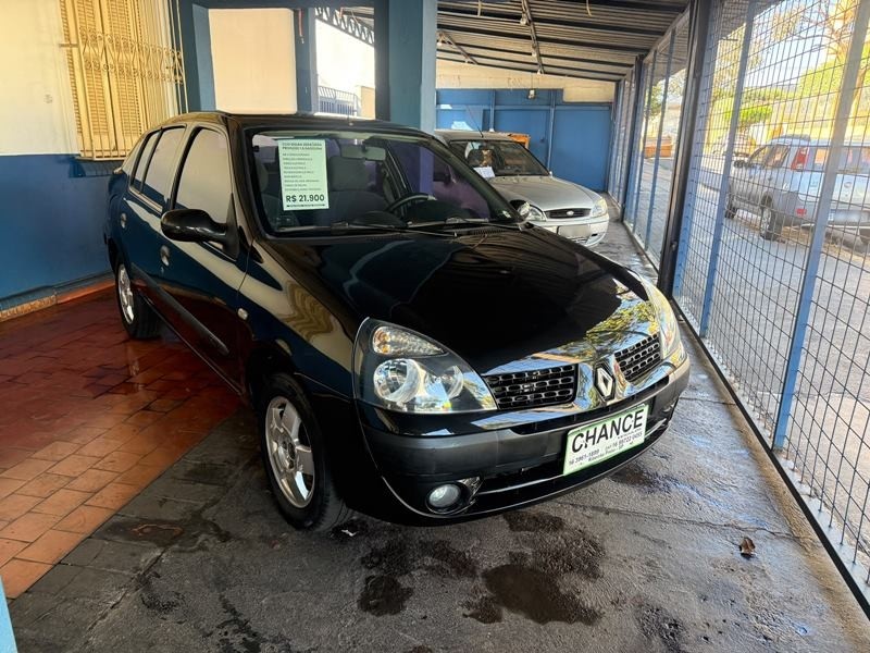 Ve�culo: Renault - Clio - 4P.  em Ribeir�o Preto