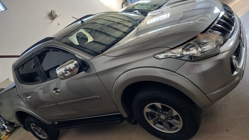 Ve�culo: Mitsubishi - L-200 - Sport HPE 4X4 Aut. 4P.  em Sales Oliveira