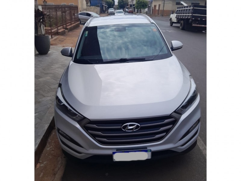 Ve�culo: Hyundai - Tucson -  em Sert�ozinho