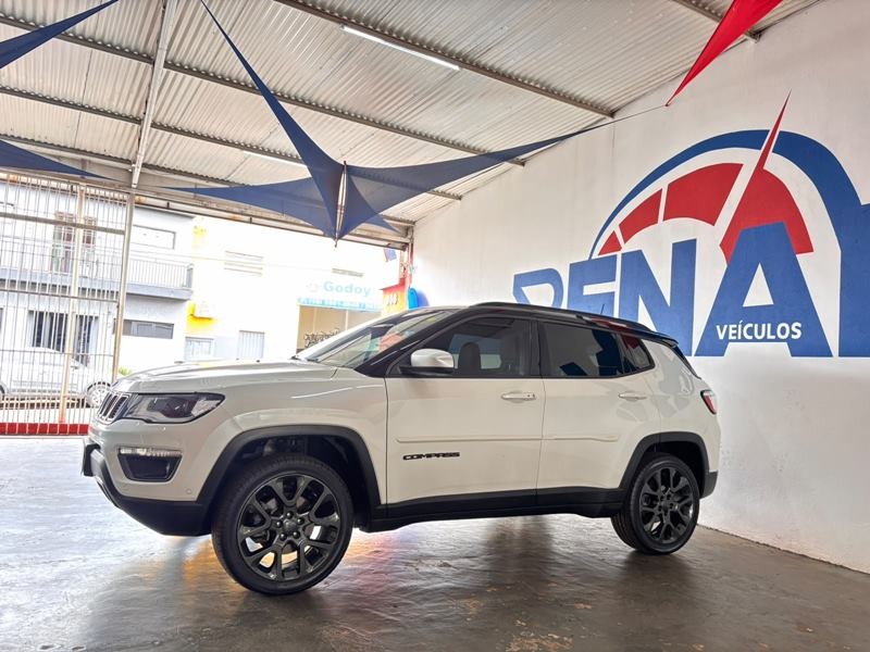 Ve�culo: Jeep - Compass - Limited S 4X4 2. Turbo Aut. 4P.  em Cravinhos