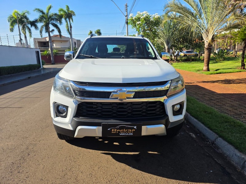 Ve�culo: Chevrolet (GM) - S-10 - LT Cab Dupla  em Sert�ozinho